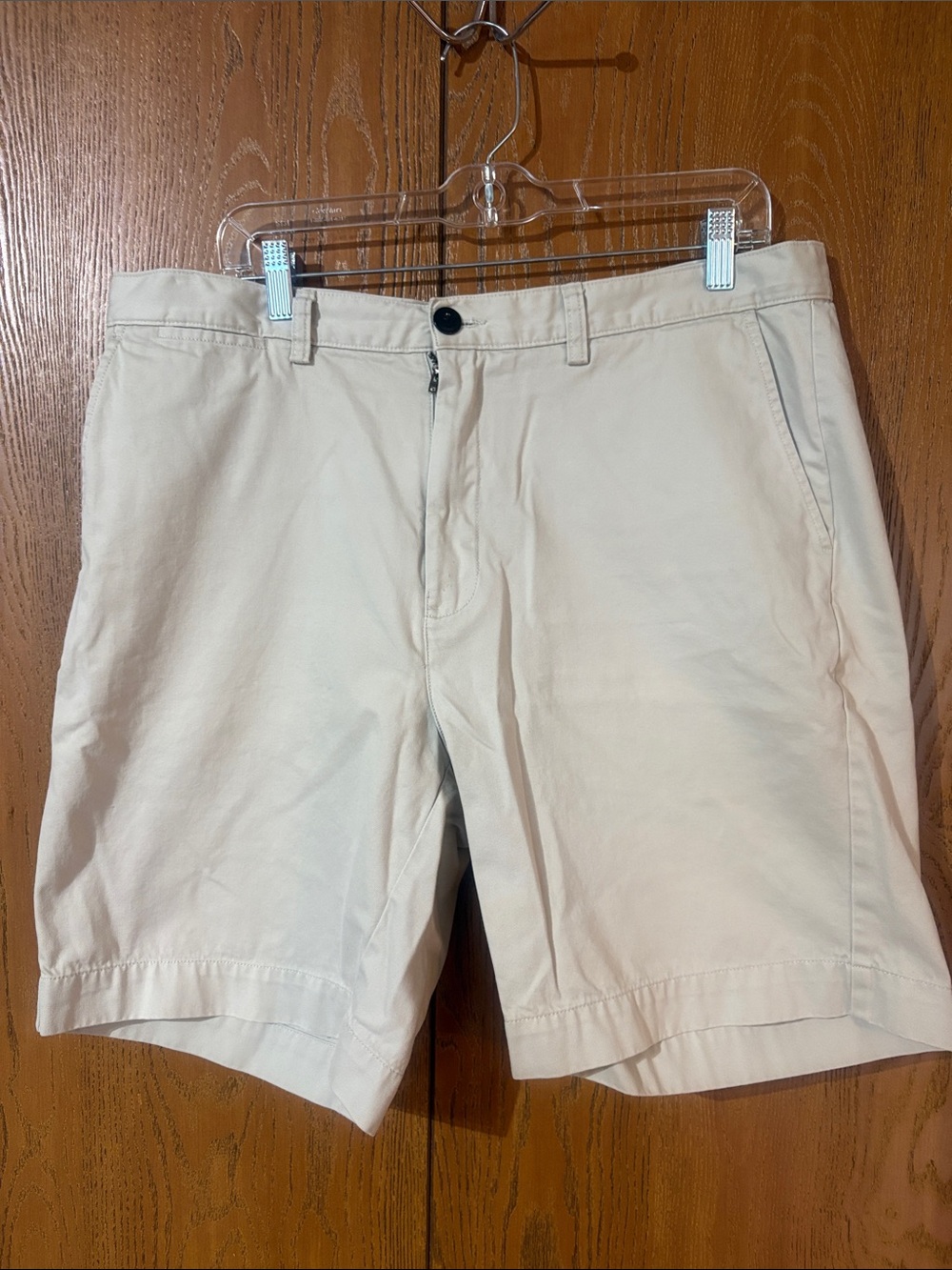 Men's Flat Front Shorts in Light Cream - Casual Tailored Style